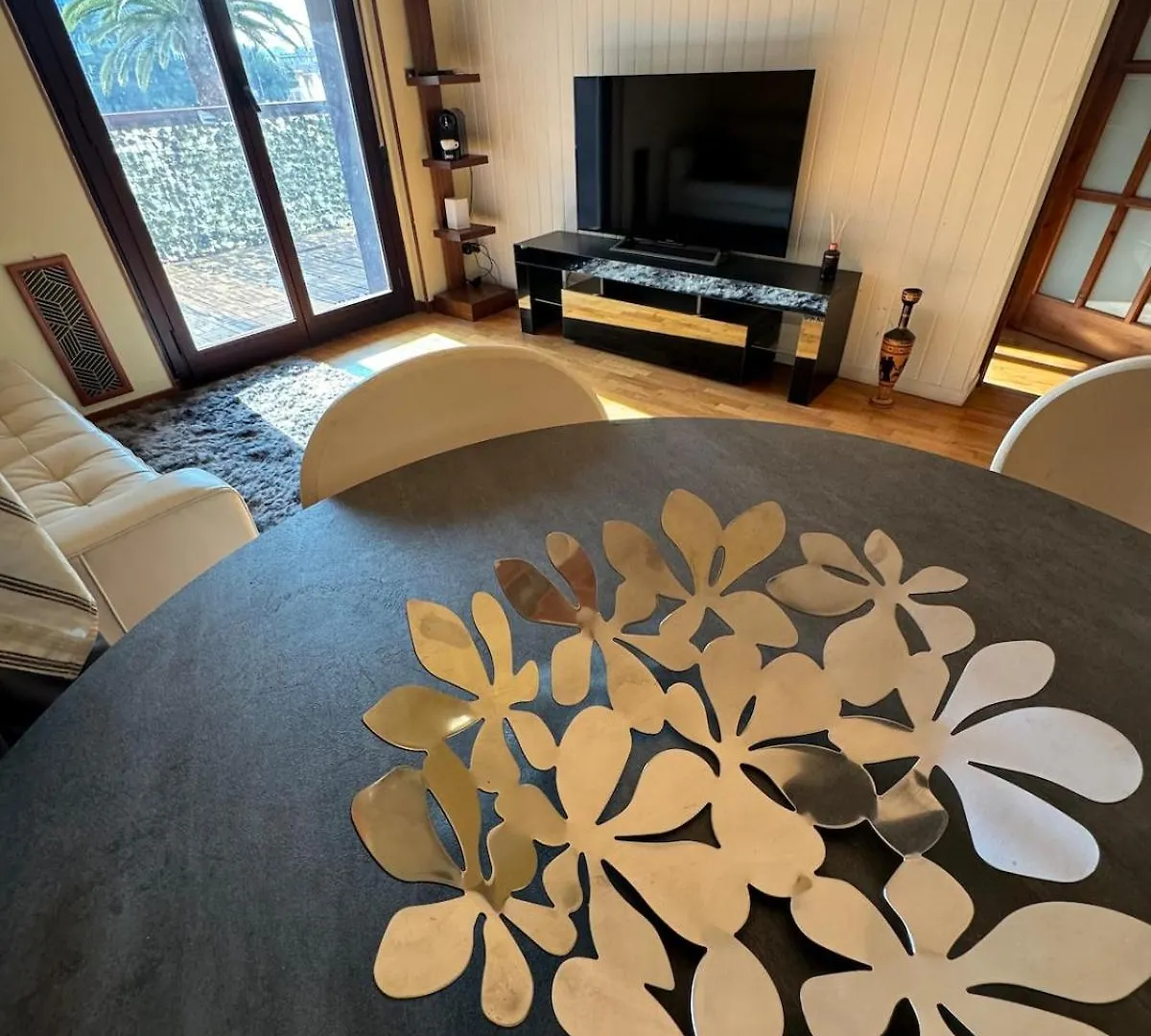 Elite Suite - Terrazzino Su Piazza Moro - Stazione Bari 0*,  Italy